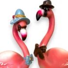 sapkali-kadin-flamingo-biblo-erkek-versiyon-kombin